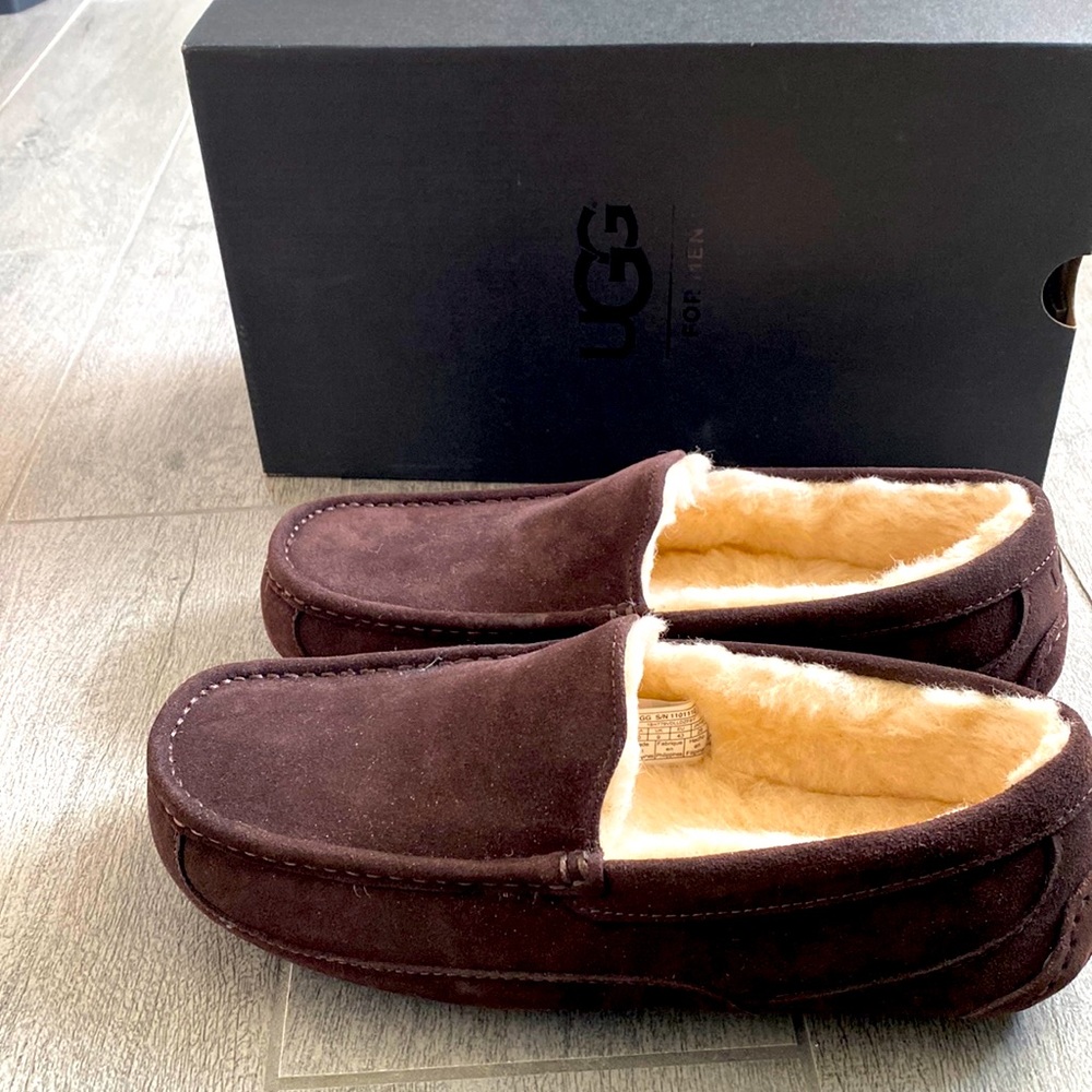 Uggs men slippers size 10